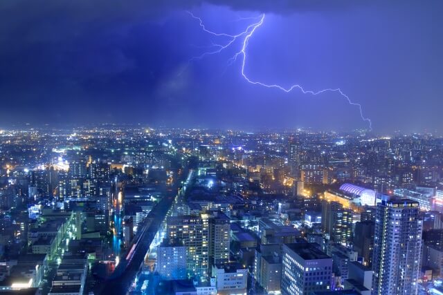 雷がなった時の車の対策をあなたはできている 運転中に雷がなった場合の対処法 Life Charm ライフチャーム